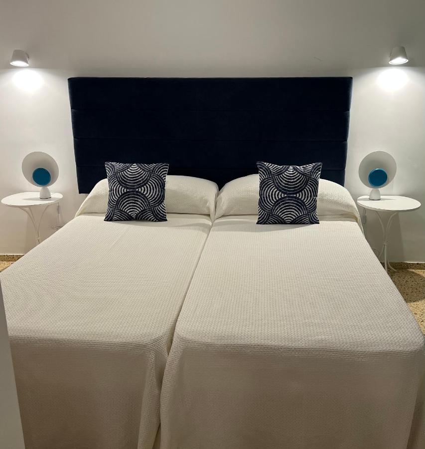 Aparthotel Boutique Poniente Playa Сан-Антонио-Абад Экстерьер фото