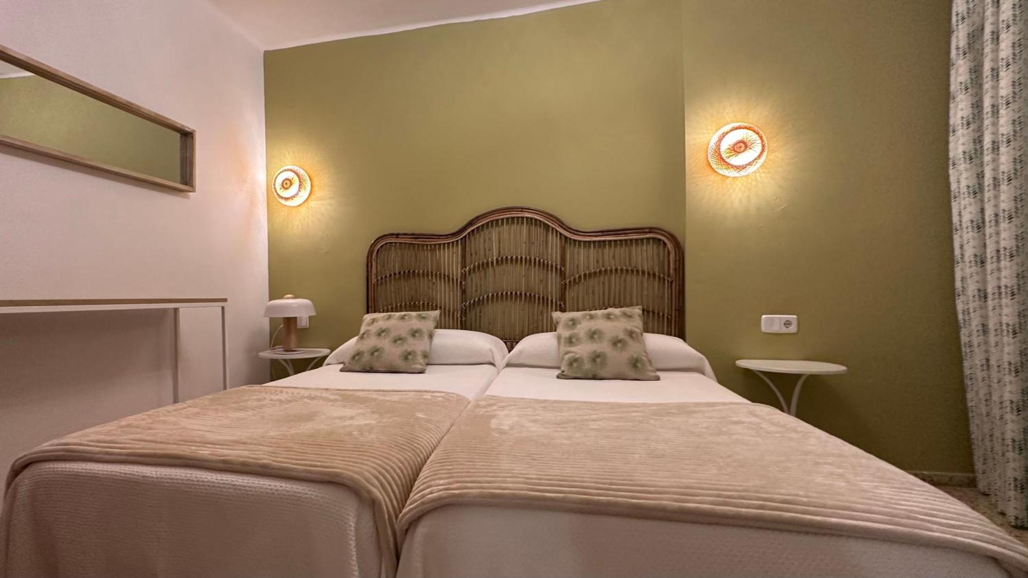 Aparthotel Boutique Poniente Playa Сан-Антонио-Абад Экстерьер фото