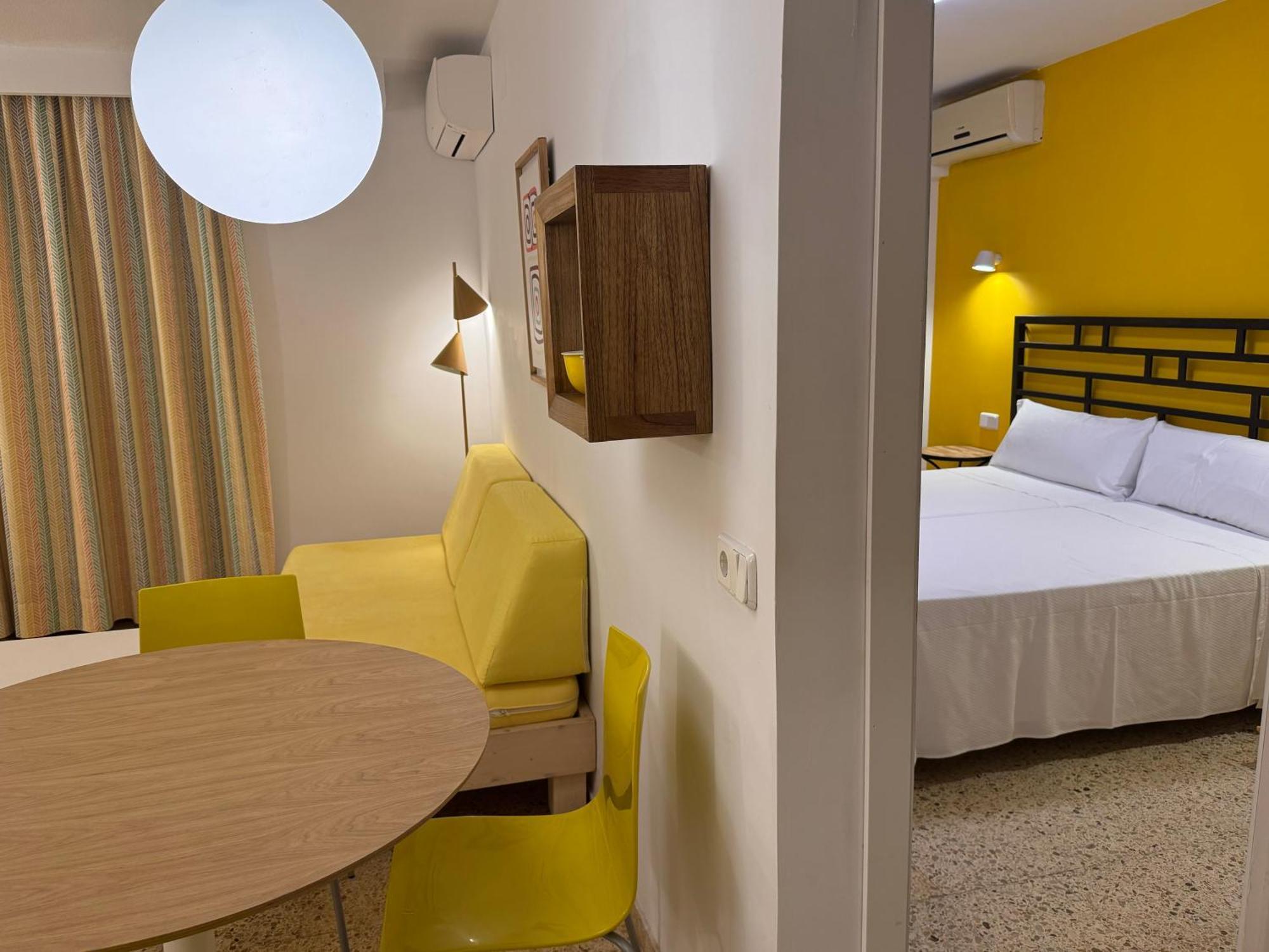 Aparthotel Boutique Poniente Playa Сан-Антонио-Абад Экстерьер фото